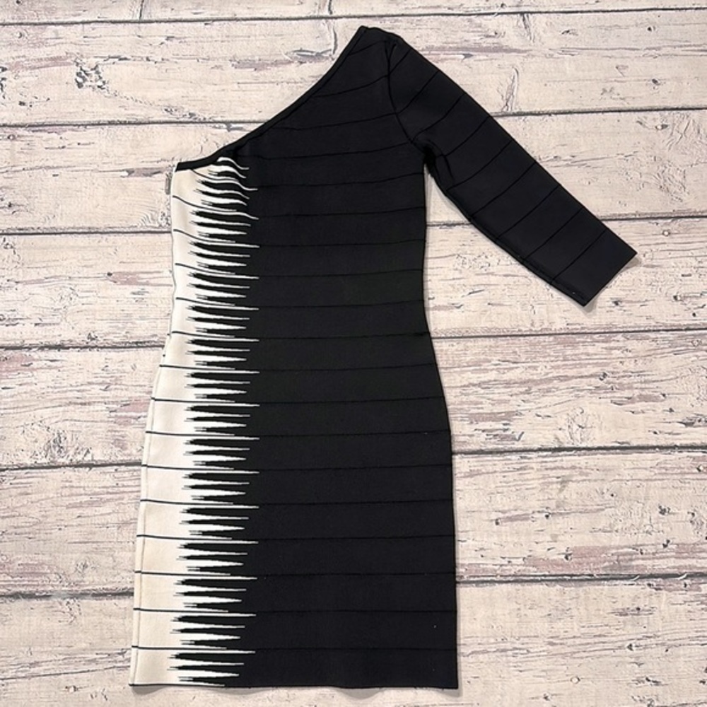 Guess one sleeve black and white midi bodycon dress